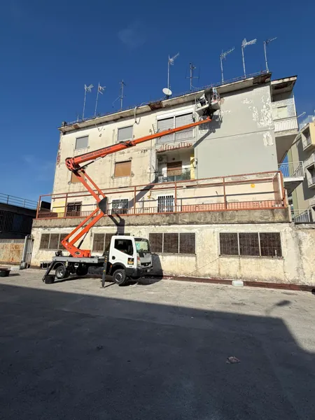 Noleggio con operatore: Lavori in facciata